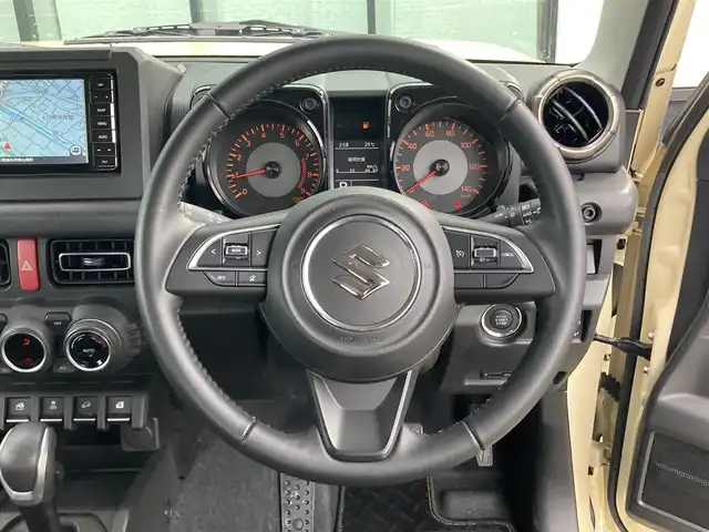 スズキ ジムニー XC 香川県 2021(令3)年 0.5万km シフォンアイボリーメタリックブラック2トーンルーフ 衝突被害軽減ブレーキ/レーンアシスト/社外SDナビ フルセグTV CD DVD BT/バックカメラ/ETC/スマートキー 2個/シートヒーター /LEDオートヘッドライト/フォグライト/電動格納ミラー/クルーズコントロール/ステアリングリモコン/16インチ アルミホイール/オートエアコン/ドラレコ/W サイド エアバッグ