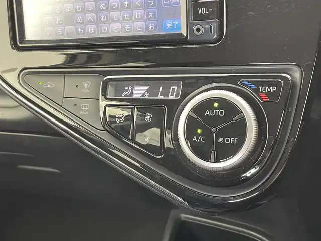 トヨタ アクア S スタイルブラック 富山県 2018(平30)年 6.1万km スーパーホワイトⅡ 純正SDナビ(NSCD-W66)/CD/SD/Bluetooth/ワンセグTV）/バックカメラ/プリクラッシュセーフティー/横滑り防止装置/レーンキープアシスト/盗難防止装置/レーンディパーチャーアラート/オートライト/オートマチックハイビーム/ヘッドライトレベライザー/ビルトインETC/スマートキー/社外フロアマット/ドアバイザー/OPスペアタイヤ
