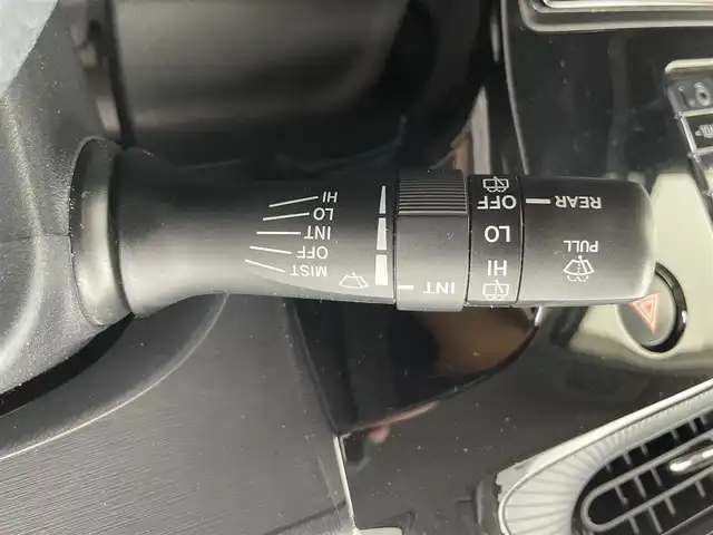 トヨタ アクア S スタイルブラック 富山県 2018(平30)年 6.1万km スーパーホワイトⅡ 純正SDナビ(NSCD-W66)/CD/SD/Bluetooth/ワンセグTV）/バックカメラ/プリクラッシュセーフティー/横滑り防止装置/レーンキープアシスト/盗難防止装置/レーンディパーチャーアラート/オートライト/オートマチックハイビーム/ヘッドライトレベライザー/ビルトインETC/スマートキー/社外フロアマット/ドアバイザー/OPスペアタイヤ