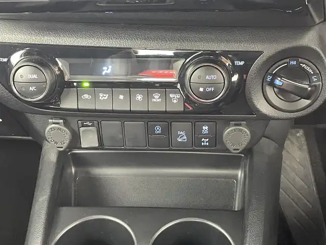 トヨタ ハイラックス Z GRスポーツ 熊本県 2023(令5)年 2.4万km アティチュードブラックマイカ ワンオーナー　/純正8インチナビ　/全周囲カメラ　/前後ドライブレコーダー/ETC　/前後クリアランスソナー　/運転席パワーシート/トヨタセーフティーセンス/・プリクラッシュセーフティ/・レーンディパーチャーアラート/・ロードサインアシスト/・アダブティブクルーズコントロール/・先行車発進お知らせ/横滑り防止/ダウンヒルアシスト/BFグッドリッチタイヤ/オールテレーンタイヤ/ハーフレザーシート/純正フロアマット/純正１８インチAW/JAOSマッドガード/ハードトノカバー/オートライト　/ＬＥＤヘッドライト/スマートキー/プッシュスタート/