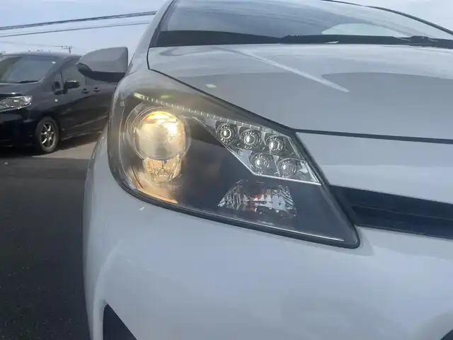 トヨタ ヴィッツ GRMNターボ 群馬県 2013(平25)年 0.9万km スーパーホワイトⅡ 社外メモリナビ、CD/　（AVN133MW）/ウインカーミラー/前バケットシート/純正17インチアルミ/革巻きステア/スマートキー×２/ETC/Wエアバッグ/ABS/整備手帳、取説