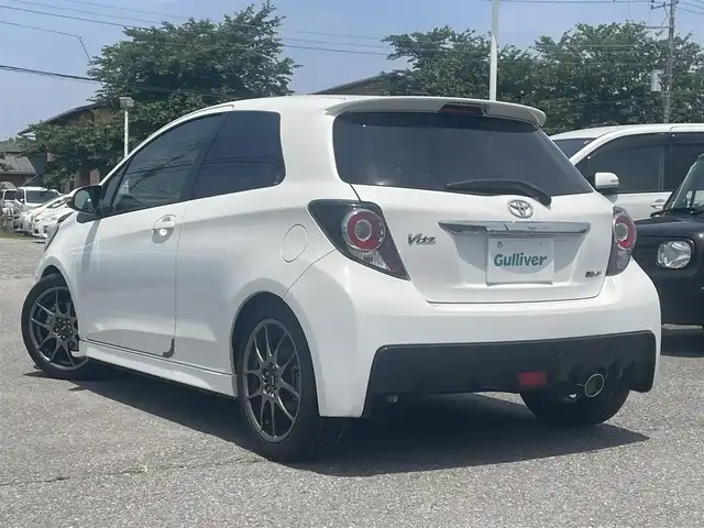 トヨタ ヴィッツ GRMNターボ 群馬県 2013(平25)年 0.9万km スーパーホワイトⅡ 社外メモリナビ、CD/　（AVN133MW）/ウインカーミラー/前バケットシート/純正17インチアルミ/革巻きステア/スマートキー×２/ETC/Wエアバッグ/ABS/整備手帳、取説