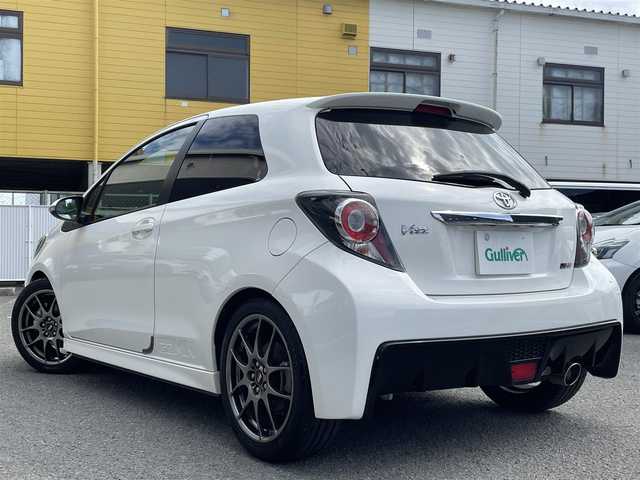 トヨタ ヴィッツ GRMNターボ 和歌山県 2013(平25)年 0.9万km スーパーホワイトⅡ 社外メモリナビ、CD/　（AVN133MW）/ウインカーミラー/GRMN専用バケットシート/GRMN専用BBS製17インチアルミホイール/LEDポジションランプ/スマートキー×２/ETC/Wエアバッグ/ABS/保証書/取扱説明書