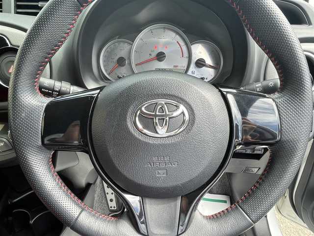 トヨタ ヴィッツ GRMNターボ 和歌山県 2013(平25)年 0.9万km スーパーホワイトⅡ 社外メモリナビ、CD/　（AVN133MW）/ウインカーミラー/GRMN専用バケットシート/GRMN専用BBS製17インチアルミホイール/LEDポジションランプ/スマートキー×２/ETC/Wエアバッグ/ABS/保証書/取扱説明書