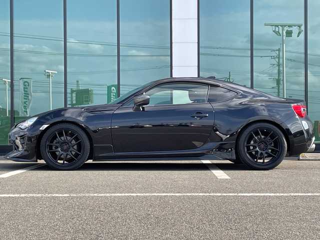 トヨタ ８６ GT 福岡県 2016(平28)年 6万km クリスタルブラックシリカ ・スマートキー/・プッシュスタート/・クルーズコントロール/・純正メモリナビ/　【DVD・Bluetooth・SD・MSV】/・フルセグTV/・ETC/・TRDエアロ/・TRD車高調/・Fタワーバー(TRD)/・Rタワーバー(CUSCO)/・TRD18インチアルミ/・LEDヘッドランプ/・フォグランプ/・純正マット/・保証書/取説