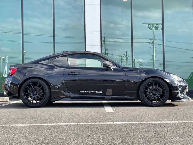 トヨタ ８６ GT 福岡県 2016(平28)年 6万km クリスタルブラックシリカ ・スマートキー/・プッシュスタート/・クルーズコントロール/・純正メモリナビ/　【DVD・Bluetooth・SD・MSV】/・フルセグTV/・ETC/・TRDエアロ/・TRD車高調/・Fタワーバー(TRD)/・Rタワーバー(CUSCO)/・TRD18インチアルミ/・LEDヘッドランプ/・フォグランプ/・純正マット/・保証書/取説