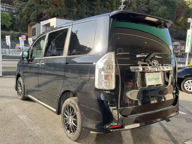 トヨタ ヴォクシー ZS 煌Z 岐阜県 2013(平25)年 7.3万km ブラック 4WD/両側パワースライドドア/フロントサイドエアロパーツ(モデリスタ)/ダブルオートエアコン/ウォークスルー/ナビ/【Bluetooth．CD.DVD.AM/FM】/GPS(ASSURA)/ETC/ドライブレコーダー/バックカメラ/ハーフレザーシート/純正フロアマット/センターデフロック/アルミホイール(VELVA)/スマートキー/保証書/取扱説明書/スペアキー