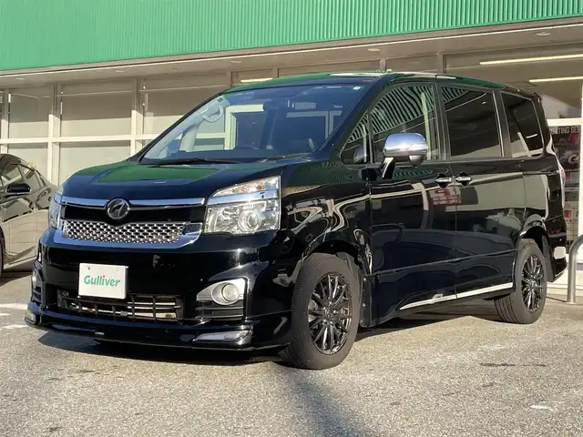 トヨタ ヴォクシー ZS 煌Z 岐阜県 2013(平25)年 7.3万km ブラック 4WD/両側パワースライドドア/フロントサイドエアロパーツ(モデリスタ)/ダブルオートエアコン/ウォークスルー/ナビ/【Bluetooth．CD.DVD.AM/FM】/GPS(ASSURA)/ETC/ドライブレコーダー/バックカメラ/ハーフレザーシート/純正フロアマット/センターデフロック/アルミホイール(VELVA)/スマートキー/保証書/取扱説明書/スペアキー