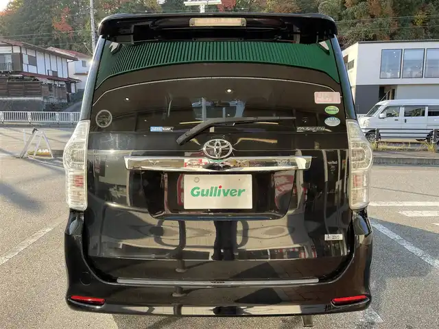 トヨタ ヴォクシー ZS 煌Z 岐阜県 2013(平25)年 7.3万km ブラック 4WD/両側パワースライドドア/フロントサイドエアロパーツ(モデリスタ)/ダブルオートエアコン/ウォークスルー/ナビ/【Bluetooth．CD.DVD.AM/FM】/GPS(ASSURA)/ETC/ドライブレコーダー/バックカメラ/ハーフレザーシート/純正フロアマット/センターデフロック/アルミホイール(VELVA)/スマートキー/保証書/取扱説明書/スペアキー