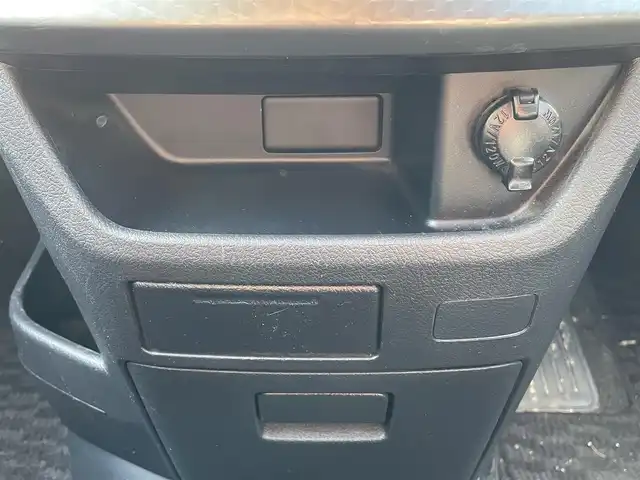 トヨタ ヴォクシー ZS 煌Z 岐阜県 2013(平25)年 7.3万km ブラック 4WD/両側パワースライドドア/フロントサイドエアロパーツ(モデリスタ)/ダブルオートエアコン/ウォークスルー/ナビ/【Bluetooth．CD.DVD.AM/FM】/GPS(ASSURA)/ETC/ドライブレコーダー/バックカメラ/ハーフレザーシート/純正フロアマット/センターデフロック/アルミホイール(VELVA)/スマートキー/保証書/取扱説明書/スペアキー