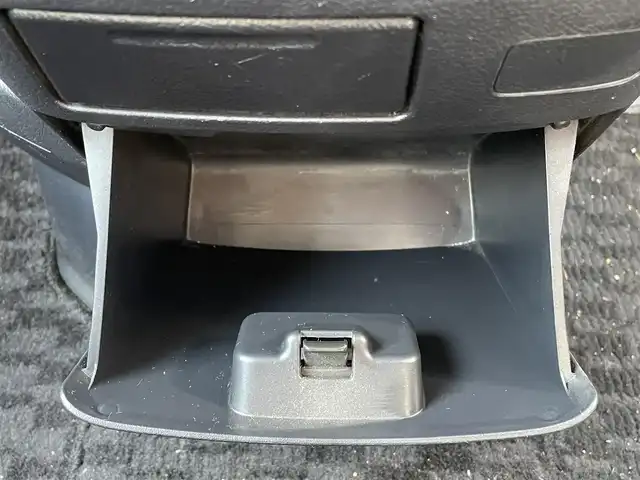 トヨタ ヴォクシー ZS 煌Z 岐阜県 2013(平25)年 7.3万km ブラック 4WD/両側パワースライドドア/フロントサイドエアロパーツ(モデリスタ)/ダブルオートエアコン/ウォークスルー/ナビ/【Bluetooth．CD.DVD.AM/FM】/GPS(ASSURA)/ETC/ドライブレコーダー/バックカメラ/ハーフレザーシート/純正フロアマット/センターデフロック/アルミホイール(VELVA)/スマートキー/保証書/取扱説明書/スペアキー