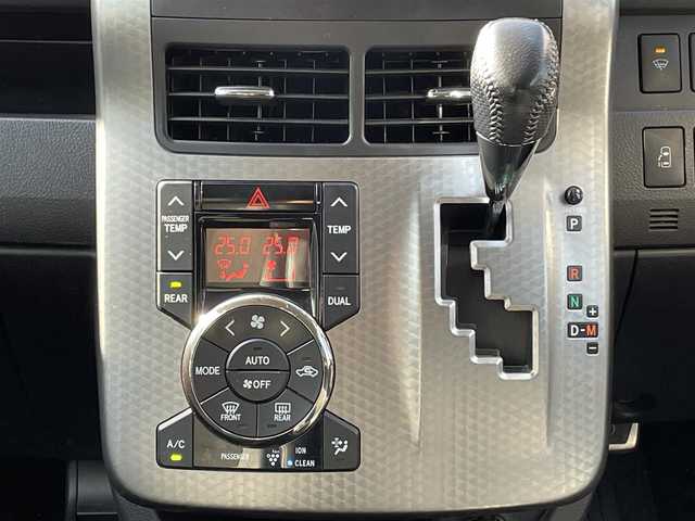 トヨタ ヴォクシー ZS 煌Z 岐阜県 2013(平25)年 7.3万km ブラック 4WD/両側パワースライドドア/モデリスタエアロ/ハーフレザーシート/純正ナビ/【Bluetooth．CD.DVD.AM/FM】/GPS(ASSURA)/ETC/ドライブレコーダー/バックカメラ/ハーフレザーシート/純正フロアマット/センターデフロック/スマートキー/保証書/取扱説明書/スペアキー