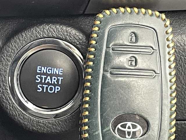 トヨタ ハイラックス Z 熊本県 2020(令2)年 2.2万km アティチュードブラックマイカ 純正ナビNSZT-W68T（ＣＤ・ＤＶＤ・フルセグ・ＢＴ）/バックカメラ　/社外ミラー型前後ドライブレコーダー　/ＥＴＣ　/前後クリアランスソナー　/ダウンヒルアシスト　/トヨタセーフティーセンス/・プリクラッシュセーフティ/・ロードサインアシスト/・レーンディパーチャーアラート/・アダブティブクルーズコントロール/・先行車発進お知らせ/横滑り防止/アイドリングストップ/純正フロアマット/純正１７インチAW/オートライト　/ＬＥＤヘッドライト/スマートキー/プッシュスタート/スペアキー1本/保証書/取扱説明書