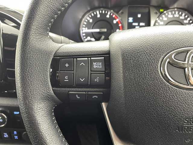 トヨタ ハイラックス Z 熊本県 2020(令2)年 2.2万km アティチュードブラックマイカ 純正ナビNSZT-W68T（ＣＤ・ＤＶＤ・フルセグ・ＢＴ）/バックカメラ　/社外ミラー型前後ドライブレコーダー　/ＥＴＣ　/前後クリアランスソナー　/ダウンヒルアシスト　/トヨタセーフティーセンス/・プリクラッシュセーフティ/・ロードサインアシスト/・レーンディパーチャーアラート/・アダブティブクルーズコントロール/・先行車発進お知らせ/横滑り防止/アイドリングストップ/純正フロアマット/純正１７インチAW/オートライト　/ＬＥＤヘッドライト/スマートキー/プッシュスタート/スペアキー1本/保証書/取扱説明書