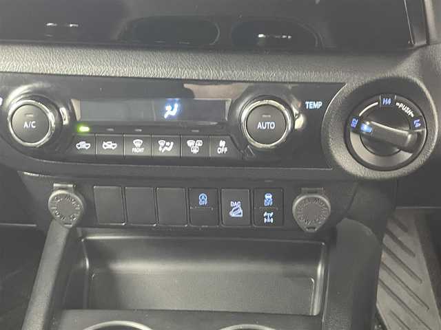 トヨタ ハイラックス Z 熊本県 2020(令2)年 2.2万km アティチュードブラックマイカ 純正ナビNSZT-W68T（ＣＤ・ＤＶＤ・フルセグ・ＢＴ）/バックカメラ　/社外ミラー型前後ドライブレコーダー　/ＥＴＣ　/前後クリアランスソナー　/ダウンヒルアシスト　/トヨタセーフティーセンス/・プリクラッシュセーフティ/・ロードサインアシスト/・レーンディパーチャーアラート/・アダブティブクルーズコントロール/・先行車発進お知らせ/横滑り防止/アイドリングストップ/純正フロアマット/純正１７インチAW/オートライト　/ＬＥＤヘッドライト/スマートキー/プッシュスタート/スペアキー1本/保証書/取扱説明書