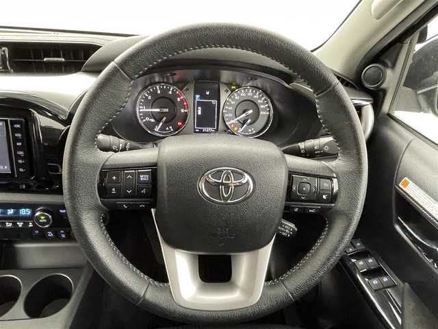 トヨタ ハイラックス Z 熊本県 2020(令2)年 2.2万km アティチュードブラックマイカ 純正ナビNSZT-W68T（ＣＤ・ＤＶＤ・フルセグ・ＢＴ）/バックカメラ　/社外ミラー型前後ドライブレコーダー　/ＥＴＣ　/前後クリアランスソナー　/ダウンヒルアシスト　/トヨタセーフティーセンス/・プリクラッシュセーフティ/・ロードサインアシスト/・レーンディパーチャーアラート/・アダブティブクルーズコントロール/・先行車発進お知らせ/横滑り防止/アイドリングストップ/純正フロアマット/純正１７インチAW/オートライト　/ＬＥＤヘッドライト/スマートキー/プッシュスタート/スペアキー1本/保証書/取扱説明書
