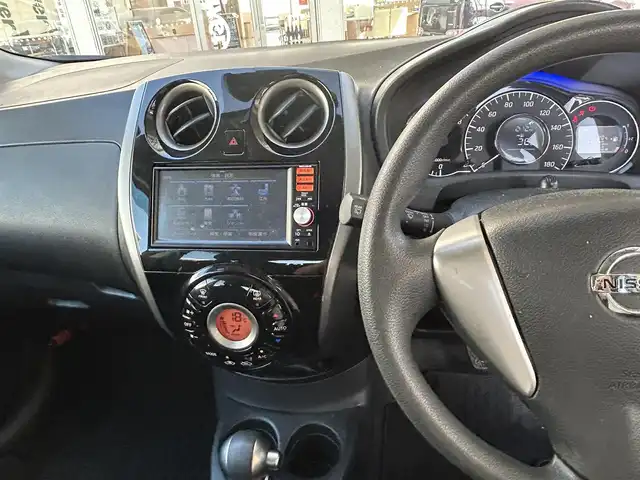 日産 ノート X DIG－S Vセレ +セーフ 宮城県 2014(平26)年 8万km ダークメタルグレー ・純正ナビ/(MM114D-W)/(フルセグTV/CD/iPod/AUX)/・バックカメラ/・アイドリングストップ/・電動格納ウィンカーミラー/・バイザー/・ETC/・ISOFIX/・フロアマット/・オートライト/・ライトレベライザー/・リアプライバシーガラス/・社外14インチアルミホイール/（G-Speed)/・Wエアバッグ/ABS/・横滑り防止装置/・レーンキープアシスト/・スマートキー/・プッシュスタート/・保証書/・取扱説明書