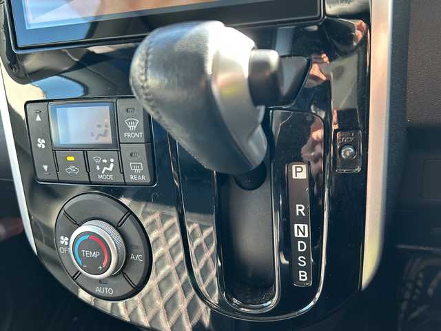 ダイハツ タント カスタム RS SA 大阪府 2014(平26)年 7.6万km ブラックマイカメタリック スマートアシスト　8型ナビ　CD　DVD　フルセグTV　USB　バックカメラ　両側パワースライドドア　ステアリングリモコン　LEDオートライト　フォグ　スマートキー　ウィンカーミラー　アイドリングストップ　ETC　シートカバー