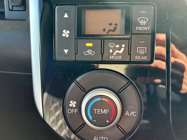 ダイハツ タント カスタム RS SA 大阪府 2014(平26)年 7.6万km ブラックマイカメタリック スマートアシスト　8型ナビ　CD　DVD　フルセグTV　USB　バックカメラ　両側パワースライドドア　ステアリングリモコン　LEDオートライト　フォグ　スマートキー　ウィンカーミラー　アイドリングストップ　ETC　シートカバー