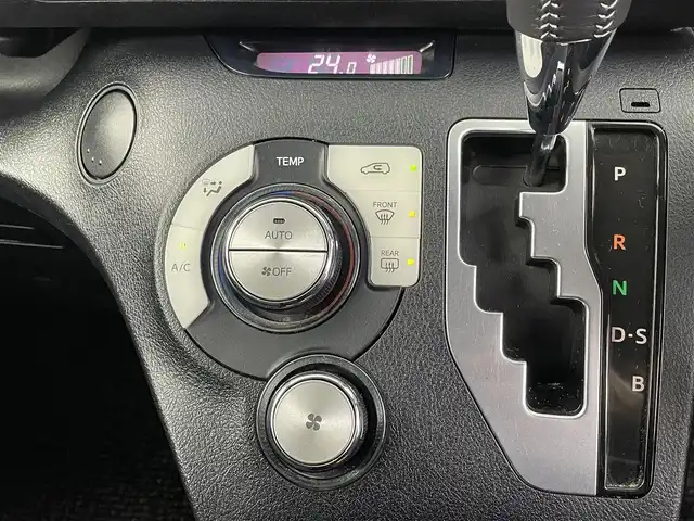 トヨタ シエンタ G 埼玉県 2016(平28)年 5.7万km ホワイトパールクリスタルシャイン 純正ナビ　NSZT-W64/(Bluetooth/CD/DVD/AM/FM)/地デジフルセグ/バックカメラ/ETC/両側パワースライドドア/アイドリングストップ/ステアリングリモコン/プッシュスタート/フロントフォグランプ/純正フロアマット/純正ドアバイザー/純正15インチアルミホイール/ダブルエアバッグ