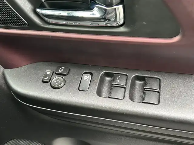 スズキ スペーシア カスタム HYBRID XS ターボ 愛媛県 2024(令6)年 2.3万km スチールシルバーメタリック/ブルーイッシュブラックパール 純正9インチHDナビ（Bluetooth/AppleCarPlay/AndroidAuto/フルセグ）/スズキセーフティサポート/全方位モニター/両側パワースライドドア/ステアリングヒーター/シートヒーター/レーダークルーズコントロール/パーキングアシスト/純正15インチアルミホイール/LEDヘッドライト/フォグランプ/レーンキープアシスト/パドルシフト/横滑り防止装置/スマートキー/プッシュスタート/ABS