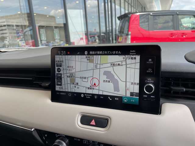 ホンダ ヴェゼル ハイブリッド e:HEV PLaY 愛知県 2021(令3)年 5.7万km サンドカーキパール ホンダセンシング/純正9型ディズプレイオーディオナビ/ガラスルーフ/ハーフレザー/レーダークルーズコントロール/シートヒーター/フルセグ/Bluetooth/バックカメラ/電動リアゲート/コーナーセンサー/純正アルミホイール/ETC2.0/ブラインドスポットモニター/LEDヘッドライト/パドルシフト/レーンキープアシスト/ダウンヒルアシストコントロール/オートマチックハイビーム/ワイヤレス充電器/ドライブレコーダー/ステアリングスイッチ/スマートキー/プッシュスタート