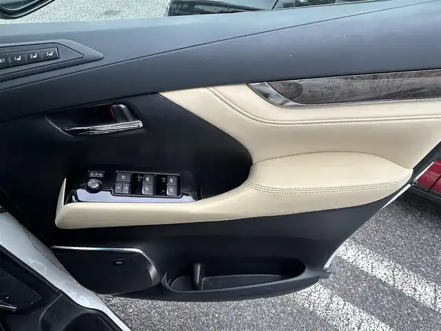 トヨタ アルファードハイブリット エグゼクティブ ラウンジ S 愛知県 2020(令2)年 9.9万km ホワイトパールクリスタルシャイン 純正メーカーオプション10型ナビ【Bluetooth　CD DVD SD USB】/JBLサウンドシステム/シーケンシャルウィンカー/全方位カメラ/ビルトインETC2.0/後席フリップダウンモニター/デジタルインナーミラー/ドライブレコーダー/両側パワースライドドア/トヨタセーフティセンス/・衝突軽減ブレーキ/・レーンキープアシスト/・オートマチックハイビーム/オートライト/LEDヘッドライト/フォグランプ/アダプティブクルーズコントロール/ブレーキホールド/ブラインドスポットモニター/リアクロストラフィックアラート/ロードサインアシスト/パーキングサポートブレーキ/ステアリングリモコン/ステアリングヒーター/全席シートヒーター/全席エアシート/全席パワーシート/AC100V/電動リアゲート/オート電動格納ドアミラー/ドアバイザー/純正フロアマット/純正アルミホイール/禁煙車