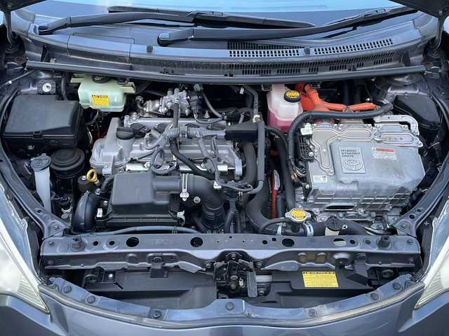 トヨタ アクア S 岩手県 2013(平25)年 10.3万km グレーメタリック 純正ナビ　バックカメラ　Ｂｌｕｅｔｏｏｔｈ　ＣＤ／ＤＶＤ再生　フルセグ　ＥＴＣ　フロントフォグランプ　オートライト　１５インチＡＷ　純正フロアマット　スマートキー　ステアリングスイッチ　ｉストップ