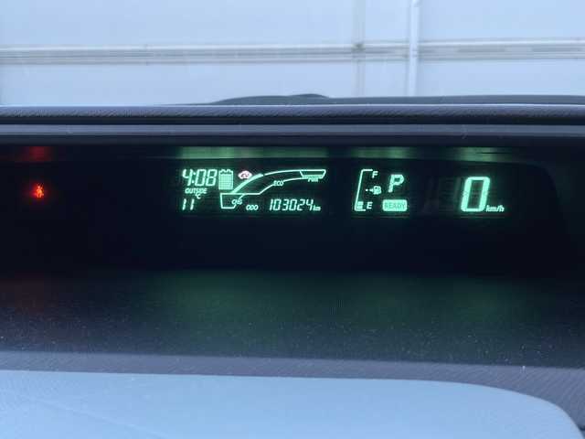 トヨタ アクア S 岩手県 2013(平25)年 10.3万km グレーメタリック 純正ナビ　バックカメラ　Ｂｌｕｅｔｏｏｔｈ　ＣＤ／ＤＶＤ再生　フルセグ　ＥＴＣ　フロントフォグランプ　オートライト　１５インチＡＷ　純正フロアマット　スマートキー　ステアリングスイッチ　ｉストップ