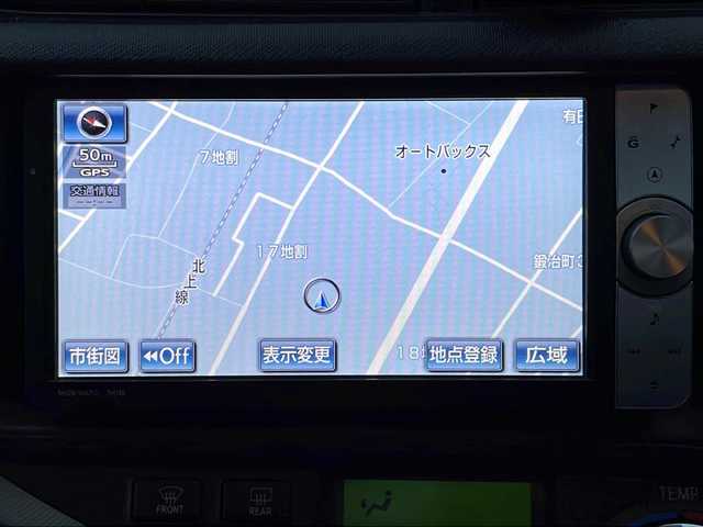 トヨタ アクア S 岩手県 2013(平25)年 10.3万km グレーメタリック 純正ナビ　バックカメラ　Ｂｌｕｅｔｏｏｔｈ　ＣＤ／ＤＶＤ再生　フルセグ　ＥＴＣ　フロントフォグランプ　オートライト　１５インチＡＷ　純正フロアマット　スマートキー　ステアリングスイッチ　ｉストップ