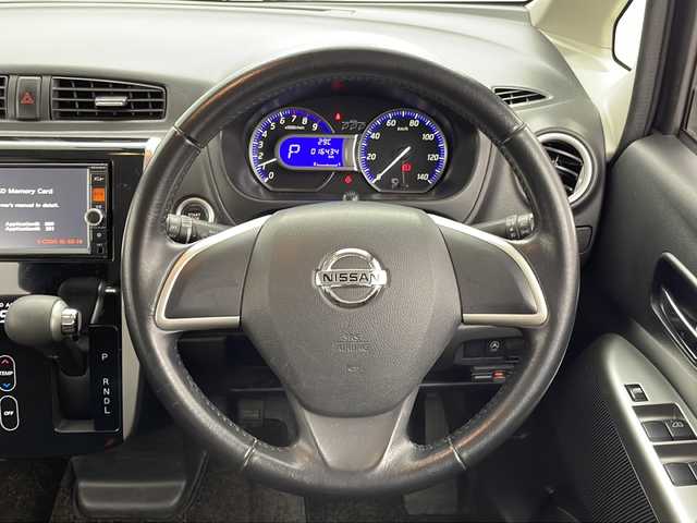 日産 デイズ ハイウェイスター Vセレ +Safty 群馬県 2014(平26)年 1.7万km プレミアムパープルP 純正ナビ　全周囲カメラ　アイドリングストップ　ＥＴＣ　キセノンヘッドライト　フォグランプ　スマートキー　プッシュスタートボタン　革巻きステアリング　純正ドライブレコーダー　横滑り防止装置　禁煙車