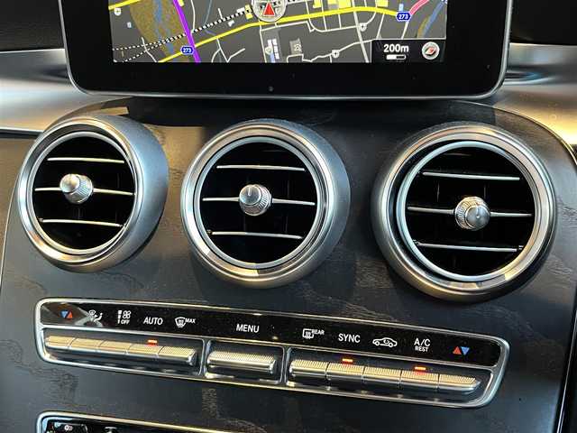 メルセデス・ベンツ Ｃ２００ アバンギャルド AMGライン 宮城県 2015(平27)年 4.6万km シルバー レザーエクスクルーシブパッケージ/パノラミックスライディングルーフ/レーダーセーフティパッケージ/ヘッドアップディスプレイ/COMANDシステムHDDナビゲーションシステム/フルセグTV/バックカメラ/ブラックレザーシート/シートヒーター/メモリ機能付きパワーシート/LEDヘッドライト/オートライト/キーレスゴー/パワートランクリッド/純正18インチAW/ETC車載器/パヒュームアトマイザー/ステアリングスイッチ/パドルシフト/アイドリングストップ/エアサスペンション