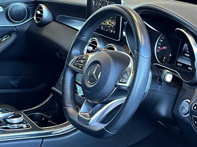 メルセデス・ベンツ Ｃ２００ アバンギャルド AMGライン 宮城県 2015(平27)年 4.6万km シルバー レザーエクスクルーシブパッケージ/パノラミックスライディングルーフ/レーダーセーフティパッケージ/ヘッドアップディスプレイ/COMANDシステムHDDナビゲーションシステム/フルセグTV/バックカメラ/ブラックレザーシート/シートヒーター/メモリ機能付きパワーシート/LEDヘッドライト/オートライト/キーレスゴー/パワートランクリッド/純正18インチAW/ETC車載器/パヒュームアトマイザー/ステアリングスイッチ/パドルシフト/アイドリングストップ/エアサスペンション