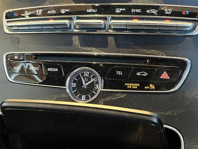 メルセデス・ベンツ Ｃ２００ アバンギャルド AMGライン 宮城県 2015(平27)年 4.6万km シルバー レザーエクスクルーシブパッケージ/パノラミックスライディングルーフ/レーダーセーフティパッケージ/ヘッドアップディスプレイ/COMANDシステムHDDナビゲーションシステム/フルセグTV/バックカメラ/ブラックレザーシート/シートヒーター/メモリ機能付きパワーシート/LEDヘッドライト/オートライト/キーレスゴー/パワートランクリッド/純正18インチAW/ETC車載器/パヒュームアトマイザー/ステアリングスイッチ/パドルシフト/アイドリングストップ/エアサスペンション