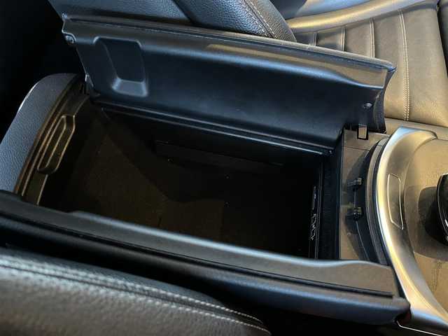 メルセデス・ベンツ Ｃ２００ アバンギャルド AMGライン 宮城県 2015(平27)年 4.6万km シルバー レザーエクスクルーシブパッケージ/パノラミックスライディングルーフ/レーダーセーフティパッケージ/ヘッドアップディスプレイ/COMANDシステムHDDナビゲーションシステム/フルセグTV/バックカメラ/ブラックレザーシート/シートヒーター/メモリ機能付きパワーシート/LEDヘッドライト/オートライト/キーレスゴー/パワートランクリッド/純正18インチAW/ETC車載器/パヒュームアトマイザー/ステアリングスイッチ/パドルシフト/アイドリングストップ/エアサスペンション