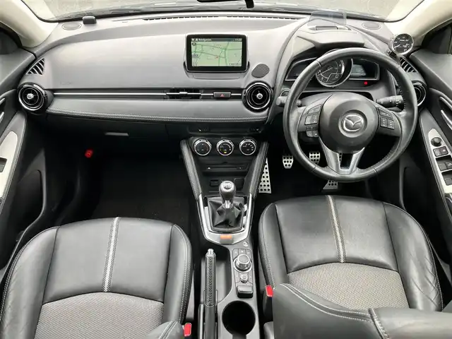 マツダ デミオ XD ブラックレザーリミテッド 静岡県 2016(平28)年 6.7万km メテオグレーマイカ スマートシティブレーキサポート/ブラインドスポットモニタリング/アクティブ・ドライビング・ディスプレイ/社外パイピング（Auto EXe)/車高調/6速MT/純正SDナビ/地デジTV/【DVD/CD再生機能　Bluetooth接続】/バックカメラ/ドライブレコーダー/ハーフレザーシート/前席シートヒーター/革巻きステアリング/ステアリングスイッチ/ETC/LEDヘッドライト/フォグライト/ウインカーミラー/純正16インチアルミホイル/サイド/カーテンエアバッグ/アドバンストキーレスエントリー