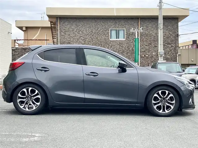 マツダ デミオ XD ブラックレザーリミテッド 静岡県 2016(平28)年 6.7万km メテオグレーマイカ スマートシティブレーキサポート/ブラインドスポットモニタリング/アクティブ・ドライビング・ディスプレイ/社外パイピング（Auto EXe)/車高調/6速MT/純正SDナビ/地デジTV/【DVD/CD再生機能　Bluetooth接続】/バックカメラ/ドライブレコーダー/ハーフレザーシート/前席シートヒーター/革巻きステアリング/ステアリングスイッチ/ETC/LEDヘッドライト/フォグライト/ウインカーミラー/純正16インチアルミホイル/サイド/カーテンエアバッグ/アドバンストキーレスエントリー