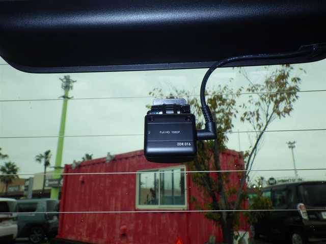 ダイハツ タント カスタム X 千葉県 2022(令4)年 3.1万km シャイニングホワイトパール スマートアシストIII/エコアイドル/両側パワースライドドア/社外SDナビ/地デジTV/【DVD/CD再生機能　Bluetooth接続】/ドライブレコーダー（前後撮影）【ZDR-016】/ステアリングスイッチ/ハーフレザーシート/前席シートヒーター/ETC/LEDヘッドライト/フォグライト/ウインカーミラー/コーナーセンサー/純正14インチアルミホイル/サイド/カーテンエアバッグ/キーフリーシステム