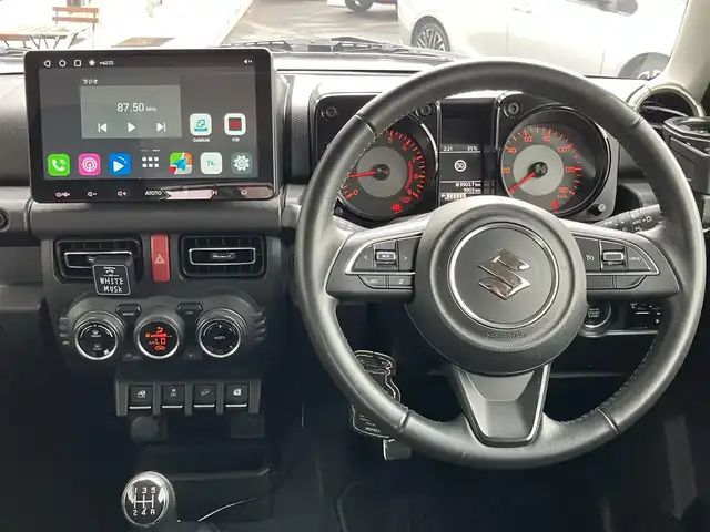 スズキ ジムニー XC 山口県 2022(令4)年 1万km ミディアムグレー 1inリフトアップ(バネ)/社外ディスプレイオーディオ/　＆バックカメラ/社外16インチアルミ/デュアルセンサーブレーキサポート/純正フロアマット/純正フォグランプ/ウィンカーミラー/スマートキー/エンジンプッシュスタート/オートライト/フロントシートヒーター/ETC