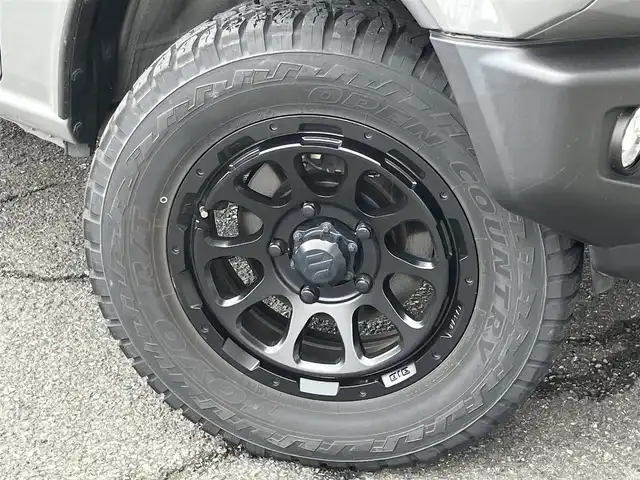 スズキ ジムニー XC 山口県 2022(令4)年 1万km ミディアムグレー 1inリフトアップ(バネ)/社外ディスプレイオーディオ/　＆バックカメラ/社外16インチアルミ/デュアルセンサーブレーキサポート/純正フロアマット/純正フォグランプ/ウィンカーミラー/スマートキー/エンジンプッシュスタート/オートライト/フロントシートヒーター/ETC