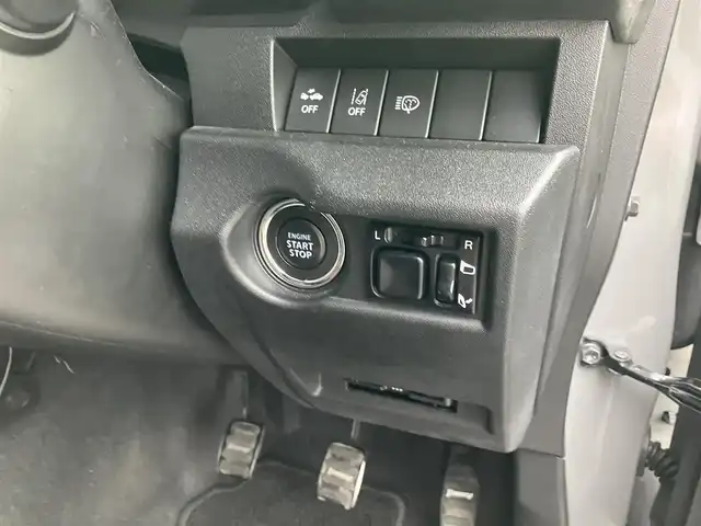 スズキ ジムニー XC 山口県 2022(令4)年 1万km ミディアムグレー 1inリフトアップ(バネ)/社外ディスプレイオーディオ/　＆バックカメラ/社外16インチアルミ/デュアルセンサーブレーキサポート/純正フロアマット/純正フォグランプ/ウィンカーミラー/スマートキー/エンジンプッシュスタート/オートライト/フロントシートヒーター/ETC