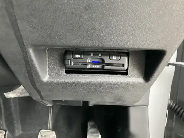 スズキ ジムニー XC 山口県 2022(令4)年 1万km ミディアムグレー 1inリフトアップ(バネ)/社外ディスプレイオーディオ/　＆バックカメラ/社外16インチアルミ/デュアルセンサーブレーキサポート/純正フロアマット/純正フォグランプ/ウィンカーミラー/スマートキー/エンジンプッシュスタート/オートライト/フロントシートヒーター/ETC