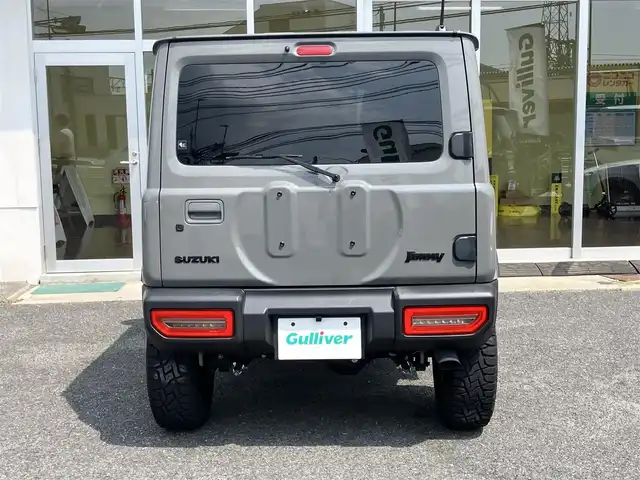 スズキ ジムニー XC 山口県 2022(令4)年 1万km ミディアムグレー 1inリフトアップ(バネ)/社外ディスプレイオーディオ/　＆バックカメラ/社外16インチアルミ/デュアルセンサーブレーキサポート/純正フロアマット/純正フォグランプ/ウィンカーミラー/スマートキー/エンジンプッシュスタート/オートライト/フロントシートヒーター/ETC