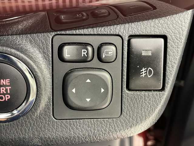 トヨタ ヴィッツ ジュエラ 埼玉県 2017(平29)年 7.2万km ダークレッドマイカメタリック 純正ナビ（NSZT-W68T）（ラジオ　CD　DVD　フルセグBluetooth）/バックカメラ/前ドライブレコーダー/ビルトインETC/プッシュスタート/ステアリングリモコン/フロントフォグランプ/プリクラッシュセーフティ/アイドリングストップ/車線逸脱警報/先行車発進お知らせ機能/純正フロアマット/純正ドアバイザー/オートマチックハイビーム/ウィンカーミラー/盗難防止装置