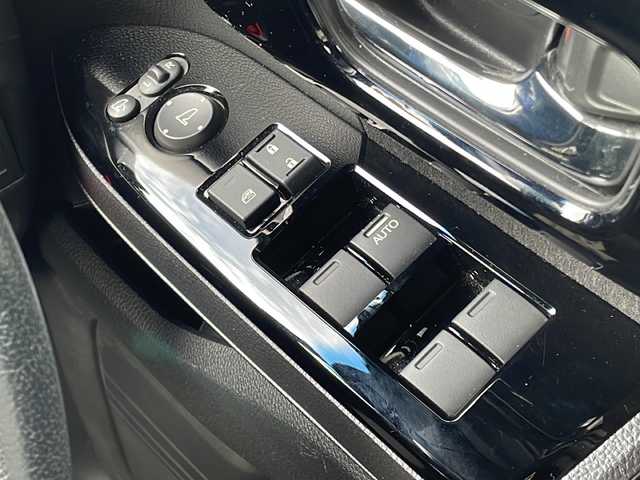 ホンダ Ｎ ＢＯＸ カスタム L ターボ 長野県 2022(令4)年 4万km プラチナホワイトパール 純正８インチSDナビ/BluetoothAudio/DVD再生可能/ビルトインETC/フルセグTV/バックカメラ/両側パワースライドドア/ハーフレザーシート/前席シートヒーター/革巻きステアリング/ステアリングスイッチ/ステアリングスイッチ/パドルシフト/ＭＴモード付ＡＴ/LEDヘッドランプ/フォグランプ/オートライト/スマートキー＆プッシュスタート/電動格納ミラー/純正15インチAW/純正フロアマット/W＋サイド＋カーテンエアバッグ/ＵＳＢ入力端子/ホンダセンシング/衝突軽減ブレーキ/誤発進抑制機能/後方誤発進抑制機能/路外逸脱抑制機能/車線維持支援システム/アダプティブクルーズコントロール/オートハイビーム/先行車発進お知らせ機能/歩行者事故低減ステアリング/標識認識機能/コーナーセンサー