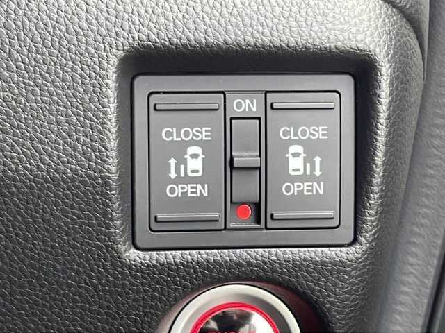 ホンダ Ｎ ＢＯＸ カスタム L ターボ 長野県 2022(令4)年 4万km プラチナホワイトパール 純正８インチSDナビ/BluetoothAudio/DVD再生可能/ビルトインETC/フルセグTV/バックカメラ/両側パワースライドドア/ハーフレザーシート/前席シートヒーター/革巻きステアリング/ステアリングスイッチ/ステアリングスイッチ/パドルシフト/ＭＴモード付ＡＴ/LEDヘッドランプ/フォグランプ/オートライト/スマートキー＆プッシュスタート/電動格納ミラー/純正15インチAW/純正フロアマット/W＋サイド＋カーテンエアバッグ/ＵＳＢ入力端子/ホンダセンシング/衝突軽減ブレーキ/誤発進抑制機能/後方誤発進抑制機能/路外逸脱抑制機能/車線維持支援システム/アダプティブクルーズコントロール/オートハイビーム/先行車発進お知らせ機能/歩行者事故低減ステアリング/標識認識機能/コーナーセンサー