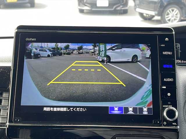 ホンダ Ｎ ＢＯＸ カスタム L ターボ 長野県 2022(令4)年 4万km プラチナホワイトパール 純正８インチSDナビ/BluetoothAudio/DVD再生可能/ビルトインETC/フルセグTV/バックカメラ/両側パワースライドドア/ハーフレザーシート/前席シートヒーター/革巻きステアリング/ステアリングスイッチ/ステアリングスイッチ/パドルシフト/ＭＴモード付ＡＴ/LEDヘッドランプ/フォグランプ/オートライト/スマートキー＆プッシュスタート/電動格納ミラー/純正15インチAW/純正フロアマット/W＋サイド＋カーテンエアバッグ/ＵＳＢ入力端子/ホンダセンシング/衝突軽減ブレーキ/誤発進抑制機能/後方誤発進抑制機能/路外逸脱抑制機能/車線維持支援システム/アダプティブクルーズコントロール/オートハイビーム/先行車発進お知らせ機能/歩行者事故低減ステアリング/標識認識機能/コーナーセンサー