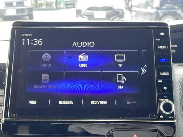 ホンダ Ｎ ＢＯＸ カスタム L ターボ 長野県 2022(令4)年 4万km プラチナホワイトパール 純正８インチSDナビ/BluetoothAudio/DVD再生可能/ビルトインETC/フルセグTV/バックカメラ/両側パワースライドドア/ハーフレザーシート/前席シートヒーター/革巻きステアリング/ステアリングスイッチ/ステアリングスイッチ/パドルシフト/ＭＴモード付ＡＴ/LEDヘッドランプ/フォグランプ/オートライト/スマートキー＆プッシュスタート/電動格納ミラー/純正15インチAW/純正フロアマット/W＋サイド＋カーテンエアバッグ/ＵＳＢ入力端子/ホンダセンシング/衝突軽減ブレーキ/誤発進抑制機能/後方誤発進抑制機能/路外逸脱抑制機能/車線維持支援システム/アダプティブクルーズコントロール/オートハイビーム/先行車発進お知らせ機能/歩行者事故低減ステアリング/標識認識機能/コーナーセンサー
