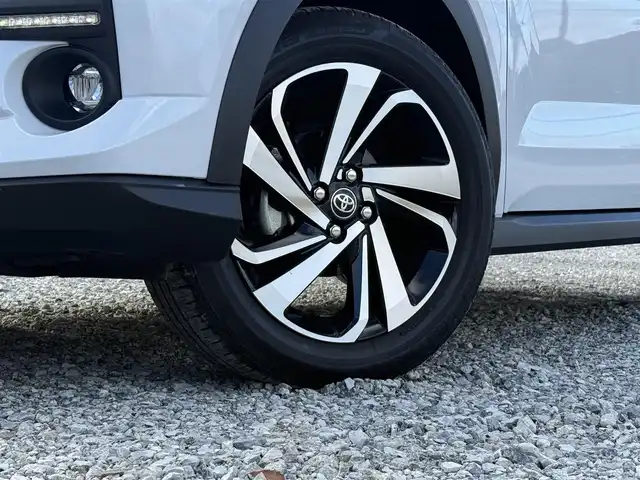 トヨタ ライズ Z 兵庫県 2025(令7)年 0.7万km パールホワイトⅢ 社外ナビ/バックモニター/純正17インチアルミホイール/ETC/両前席シートヒーター/LEDヘッドライト/フォグランプ(F/R)/オートハイビーム/レーダークルーズコントロール/電子パーキング＆オートホールド/Pセンサー