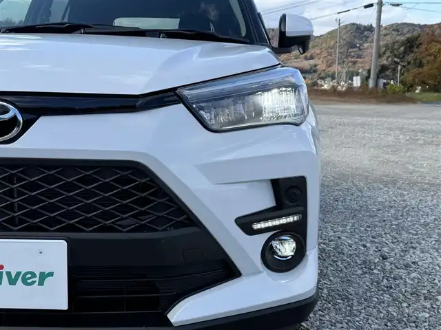 トヨタ ライズ Z 兵庫県 2025(令7)年 0.7万km パールホワイトⅢ 社外ナビ/バックモニター/純正17インチアルミホイール/ETC/両前席シートヒーター/LEDヘッドライト/フォグランプ(F/R)/オートハイビーム/レーダークルーズコントロール/電子パーキング＆オートホールド/Pセンサー